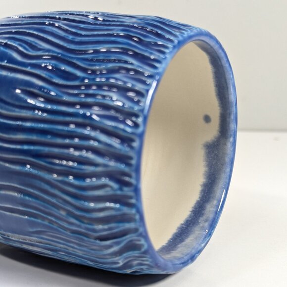 Handmade carved pottery storage jar in blue and white - Picture 9 of 12